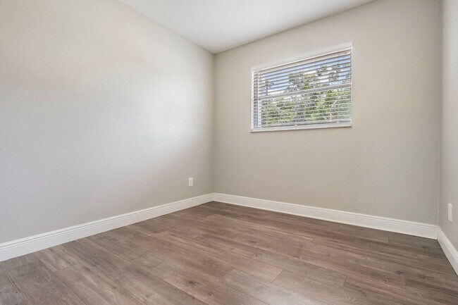 Building Photo - 7018 Sarvis St