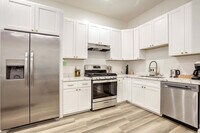 Building Photo - 1050 Annunciation St