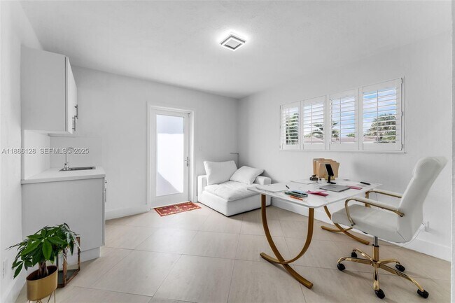 Building Photo - 4301 SW 85th Ave