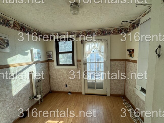 Building Photo - $799 - 2 bed 1 bath - Single Family Home