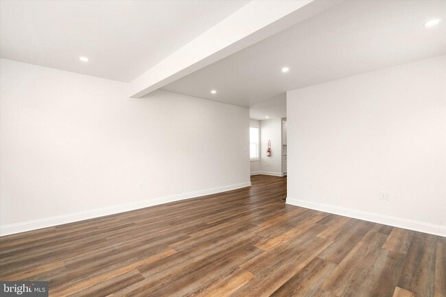 Building Photo - 656 Schiller Ave