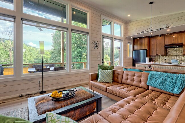 Building Photo - 122 Cannon St