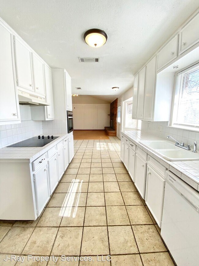 Building Photo - 3 br, 2 bath House - 213 Laura Drive