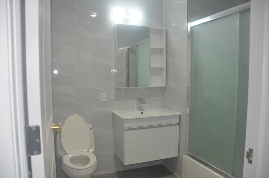 Bathroom - 7065 Queens Blvd