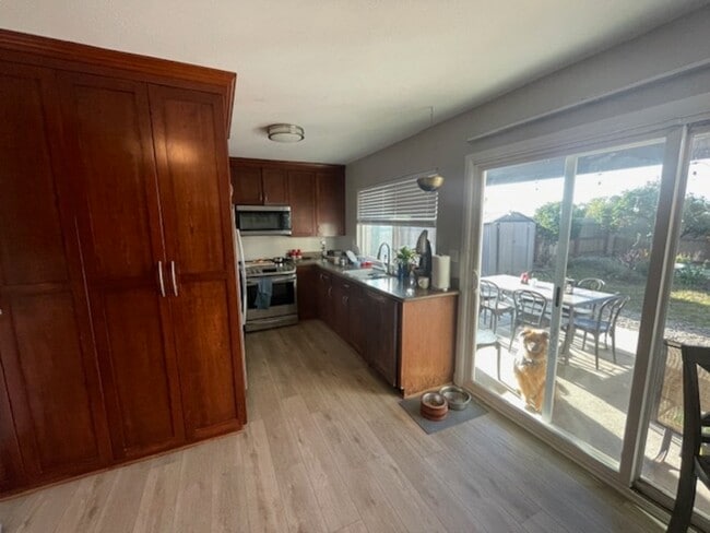 Building Photo - 160 Calle Querido