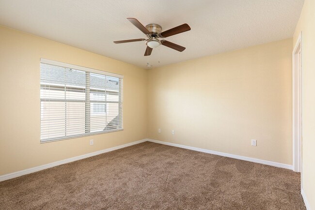 Building Photo - PRISTINE CLEAN 3 BDRM TOWNHOUSE IN SANFORD!
