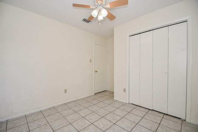 Building Photo - 10110 Shadow Pine Dr