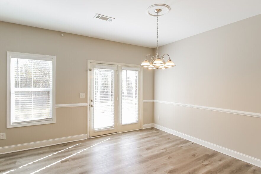 Building Photo - 1990 Lily Valley Dr