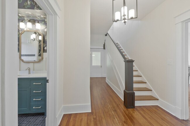 Building Photo - 4th Ave Riverside