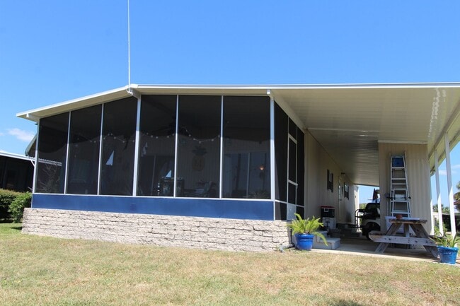 Primary Photo - Waterfront Short-Term Rental – Fully Furni...