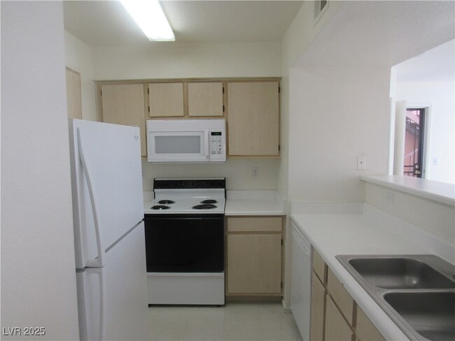 Building Photo - 8101 W Flamingo Rd