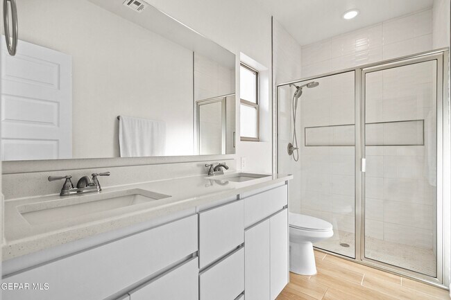 Building Photo - 444 Deserts Dr