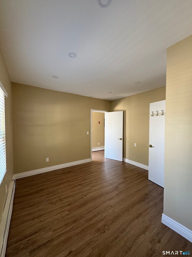 Building Photo - 156 Wolcott St
