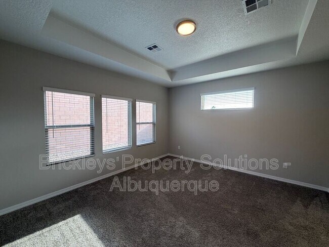 Building Photo - 3969 Kodiak Rd NE