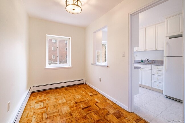 Building Photo - 838 Pelhamdale Ave