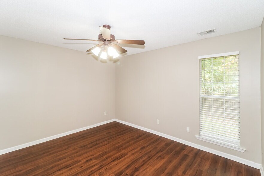 Building Photo - 10229 Cottage Farms Dr