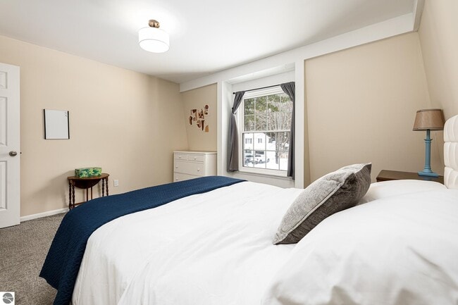 Building Photo - 1704 Comanche St