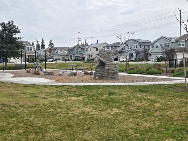 Building Photo - Home For Rent