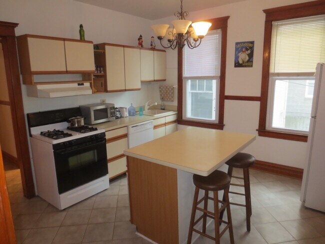 Building Photo - 1414 W Henderson St