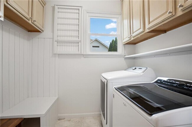 Building Photo - 6285 Sterling Dr