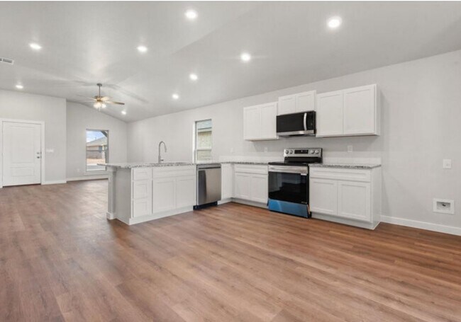 Building Photo - Fabulous and New! 3/2/2