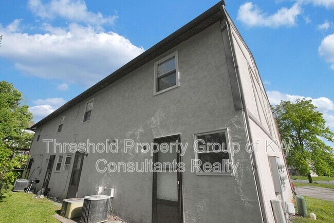 Building Photo - 2721 Brianlane Blvd