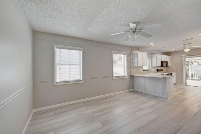 Building Photo - 7743 W Country Club Blvd