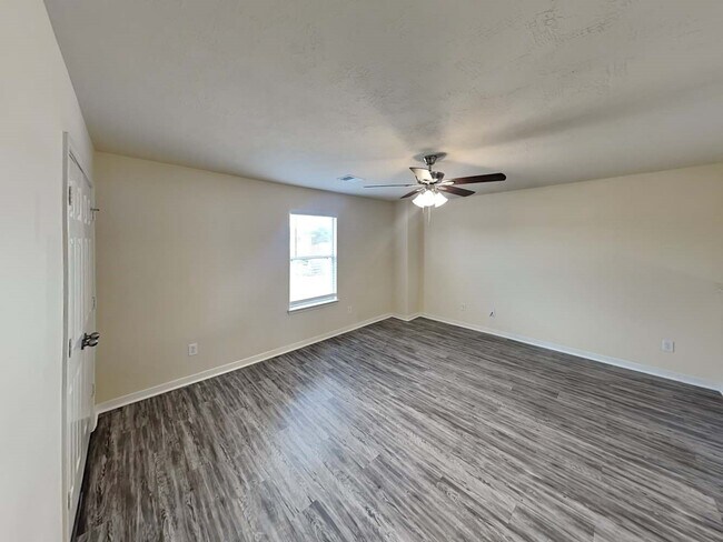 Building Photo - 1411 Baychester Ln