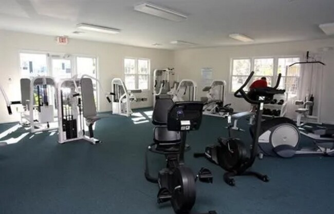 Building Photo - 601 N Hillside Dr