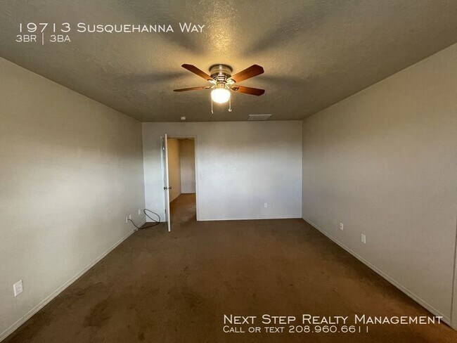 Building Photo - 3 Bed 2.5 Bath Home