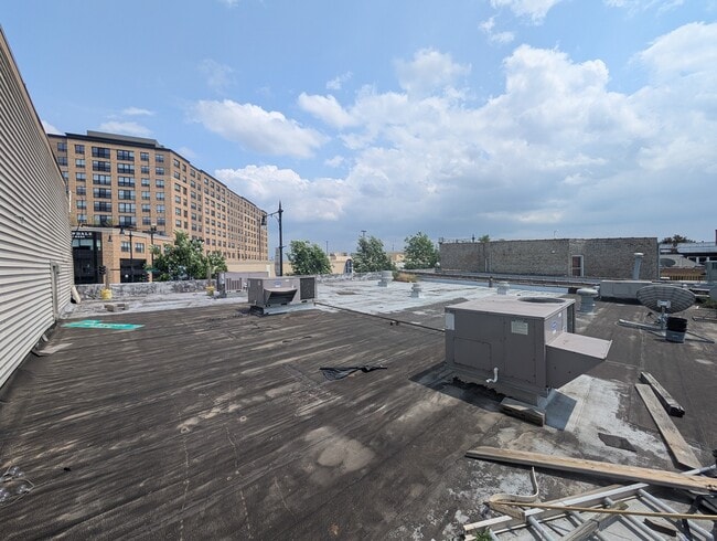 Building Photo - 4805 W Irving Park Rd