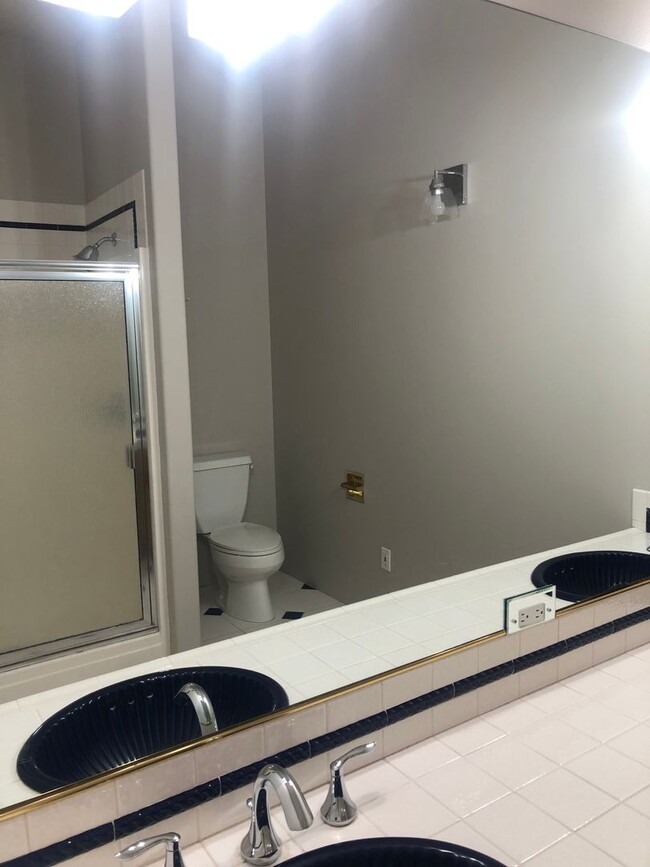 Building Photo - Spacious Redmond Estate on 14 Acres – 4,300+ Sq Ft, Pastures, 4-Car Garage