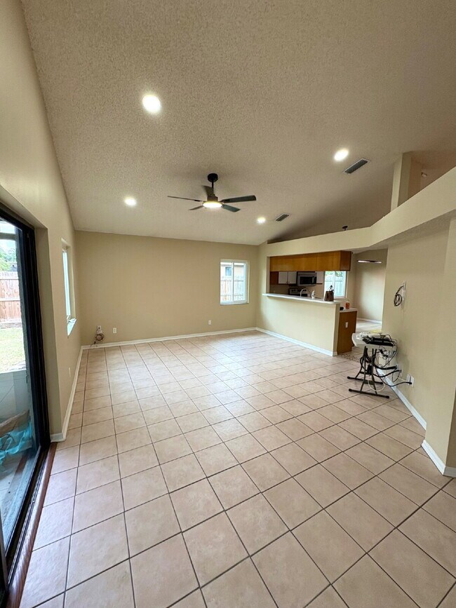 Building Photo - Charming 3-Bedroom Home in the Sought-Afte...