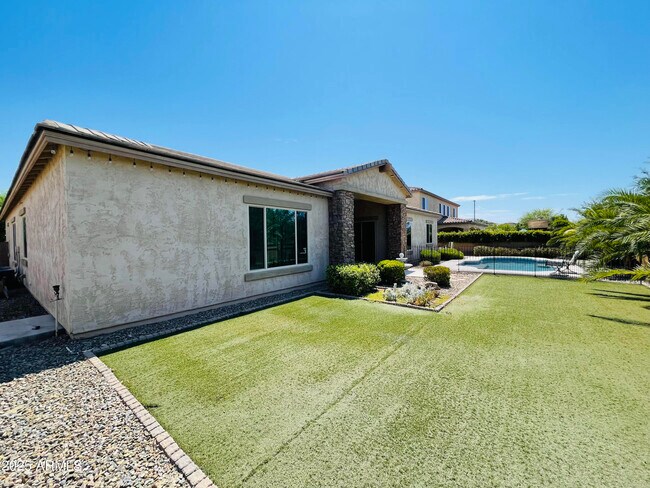 Building Photo - 3104 E Wildhorse Ct