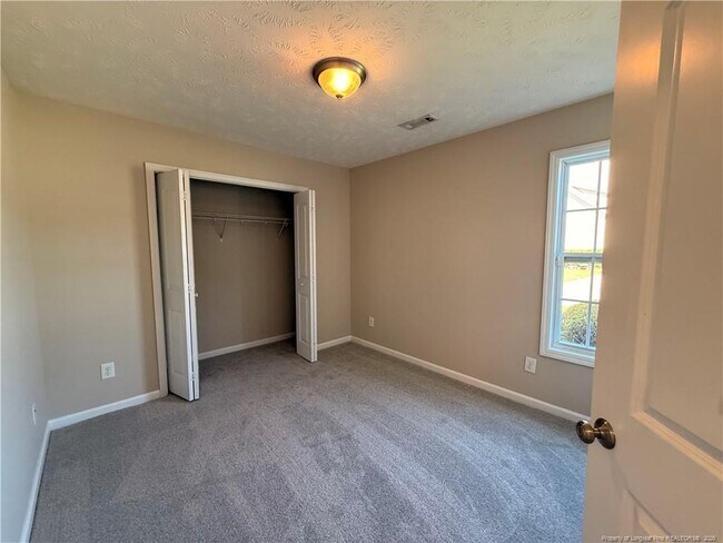 Building Photo - 402 Colonist Pl