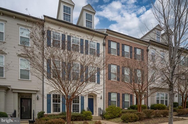 Building Photo - 214 Almond Dr