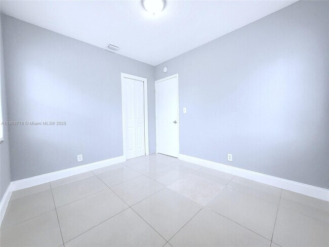 Building Photo - 1500 NW 6th Ave