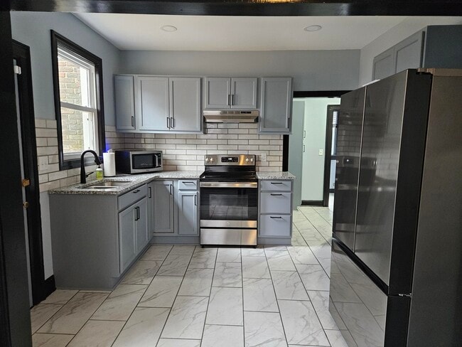 Building Photo - 29 Baker St