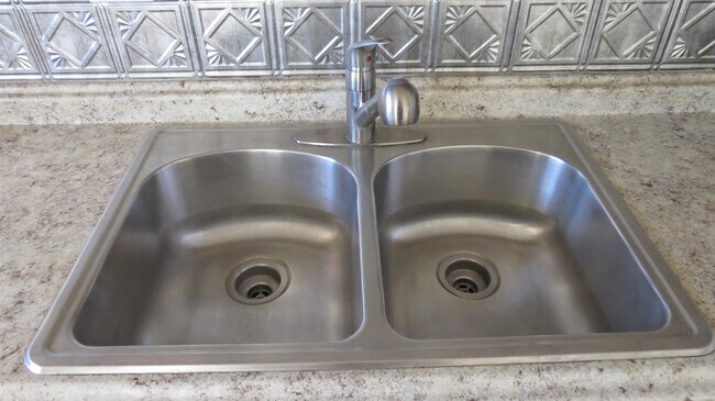 Building Photo - 4329 N Longview Ave