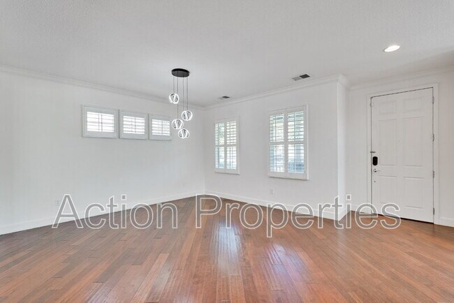 Building Photo - 675 W Esplanade Dr