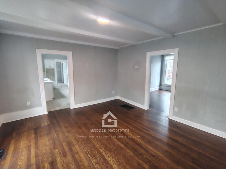 Building Photo - 725 W 8th St