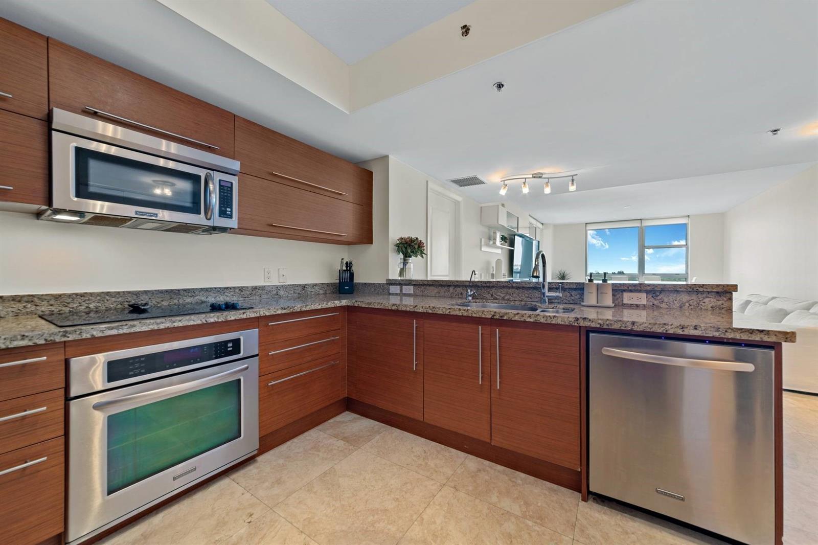 Building Photo - 2641 N Flamingo Rd