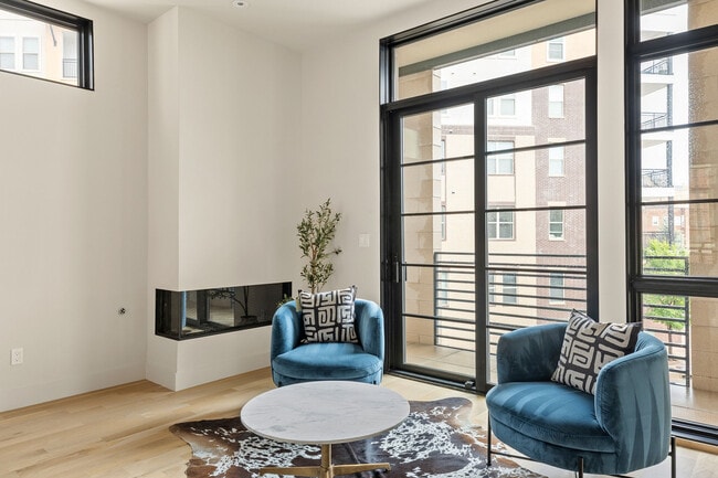 Building Photo - 1325 N Dewey Ave