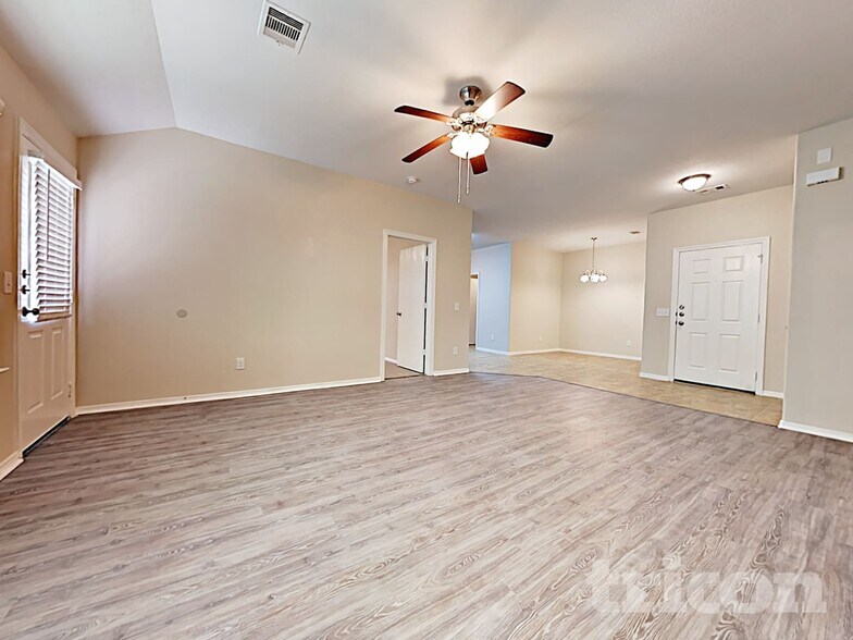 Building Photo - 110 N Golden Oak Dr