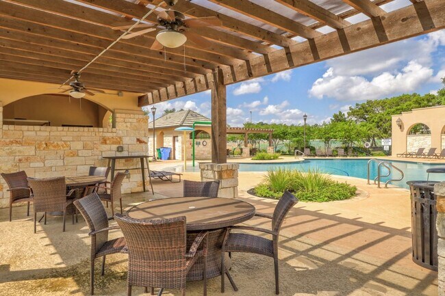 Building Photo - 5813 Viejo Dr
