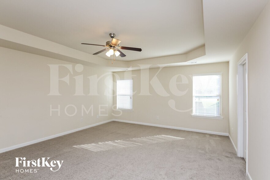 Building Photo - 403 Live Oak Pass