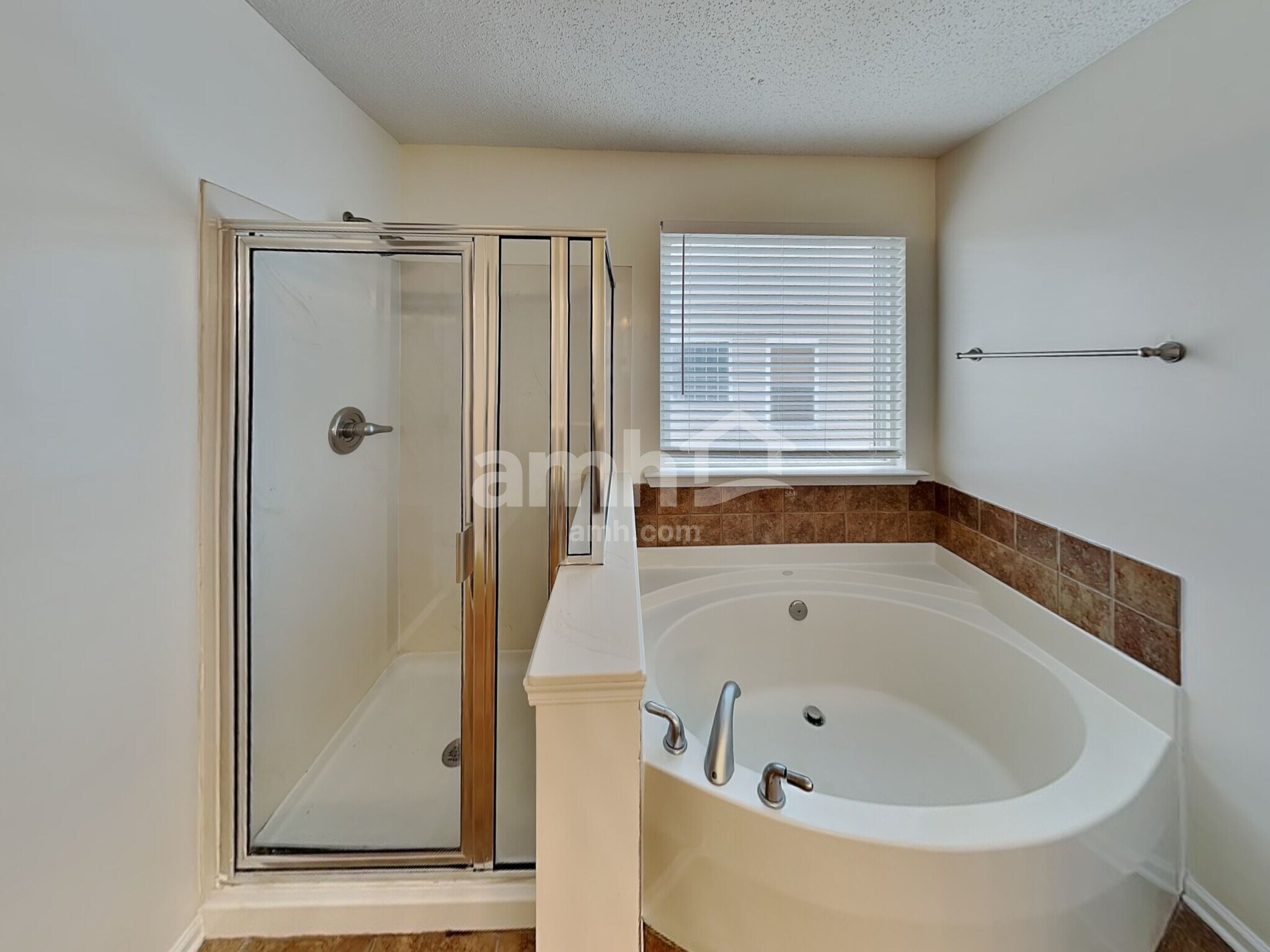 Building Photo - 2116 Maple Tree Ct