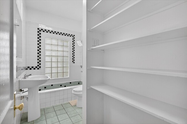 Building Photo - 1607 Holman St