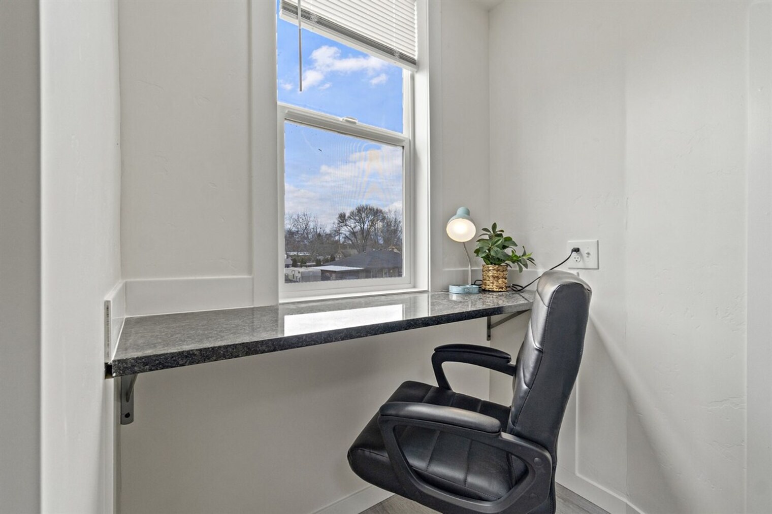 Building Photo - 523 18th Ave S