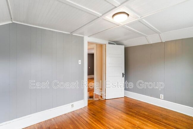 Building Photo - 208 N Mary St